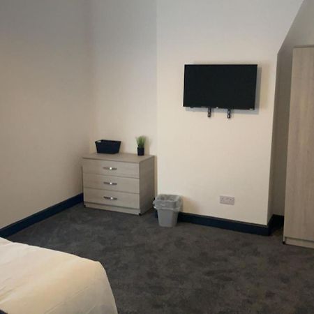 Houghton Guest House 2 Stoke-on-Trent Exteriör bild
